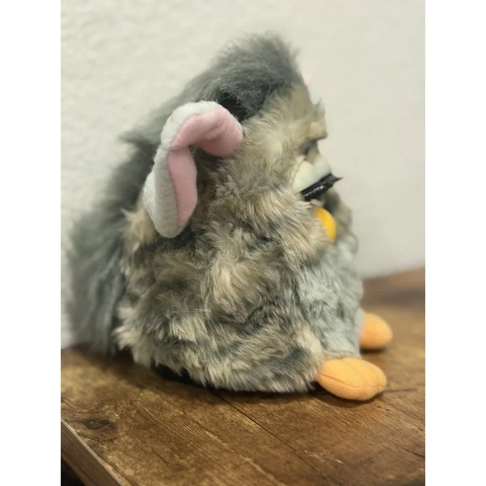 1998 Furby Gray Wolf Church Mouse Original w/ Tags Teal Green Swirl Eyes Gen 1